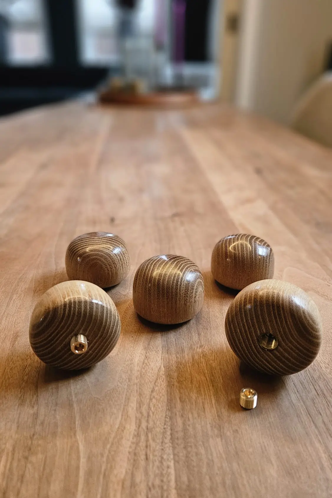 Familie (uit)deel mini urn - Acaciahout