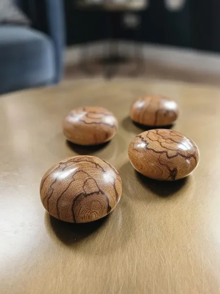 Familie (uit)deel mini-urnen Marble-Wood